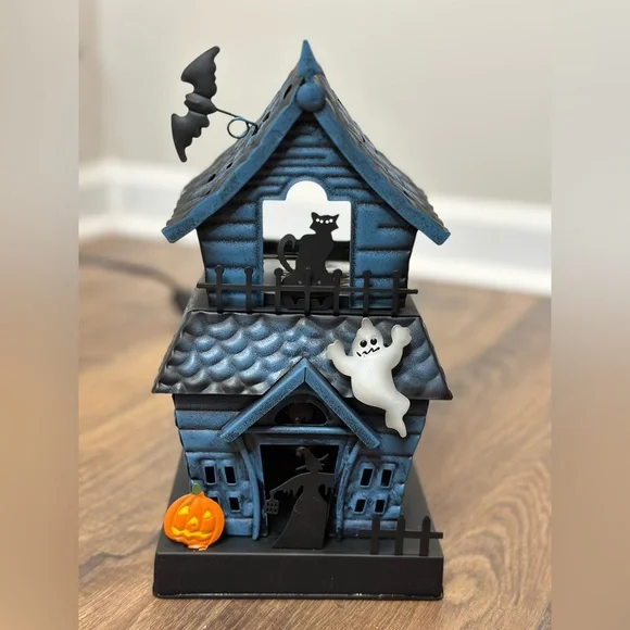 Haunting Good Time Scentsy Warmer - Picture 7 of 12